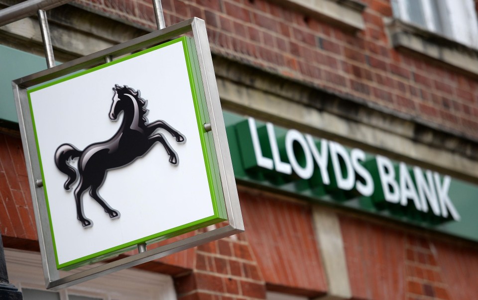 Lloyds Bank telah mengumumkan rancangannya untuk melancarkan rangkaian pada cawangan mikro di UK